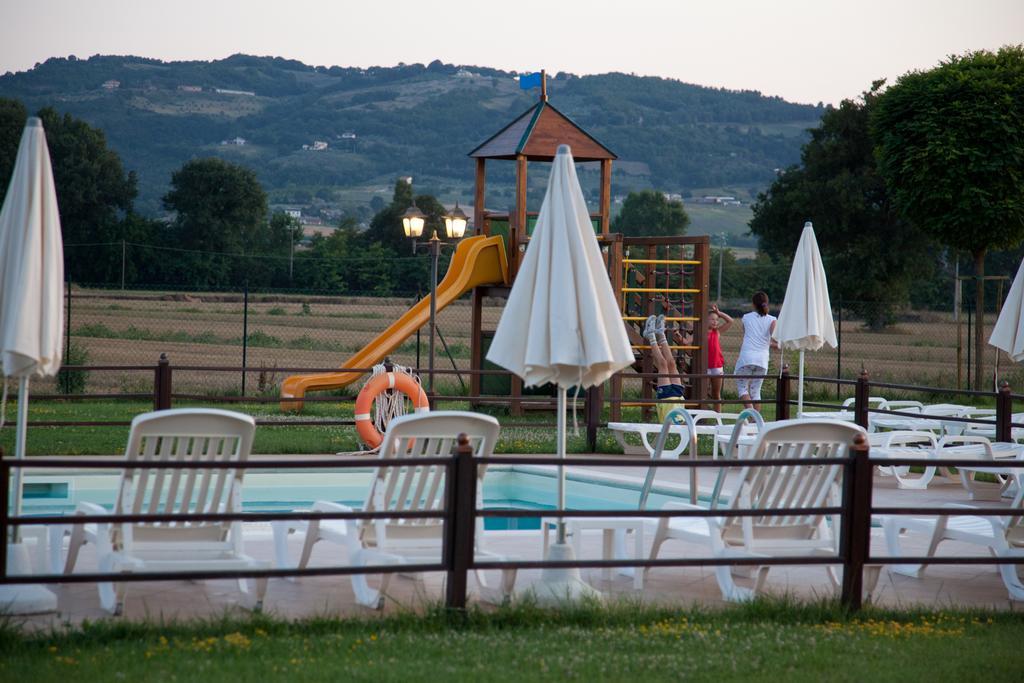Agriturismo Le Rondini Di Francesco Di Assisi Cannara Exterior foto